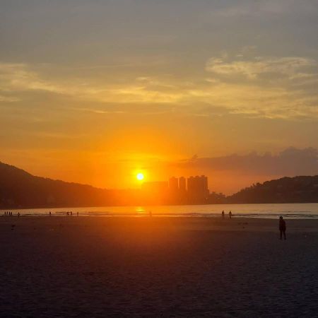 Apartamento Amplo E Belissimo! - 3 Quadras Do Mar! 瓜鲁雅 外观 照片